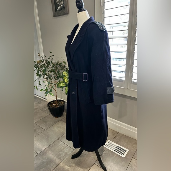 Elegant Navy Blue Belted Coat wool and cashmere, made in Canada - Picture 11 of 14